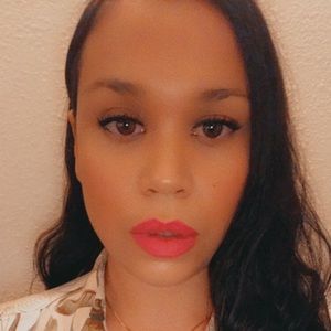 Meet your Posher, Elena